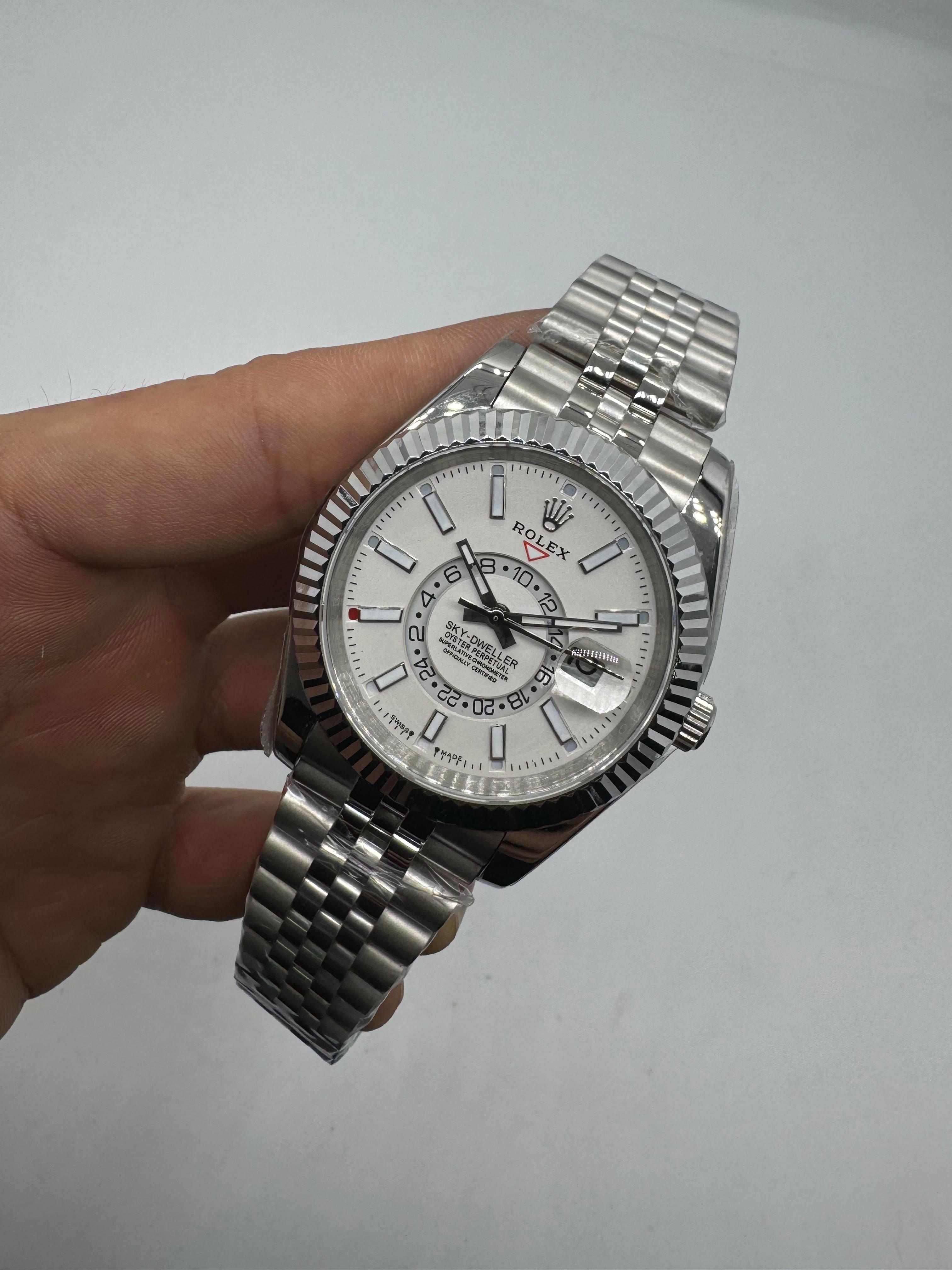 Rolex Sky-Dweller Esfera Blanca — Rolex