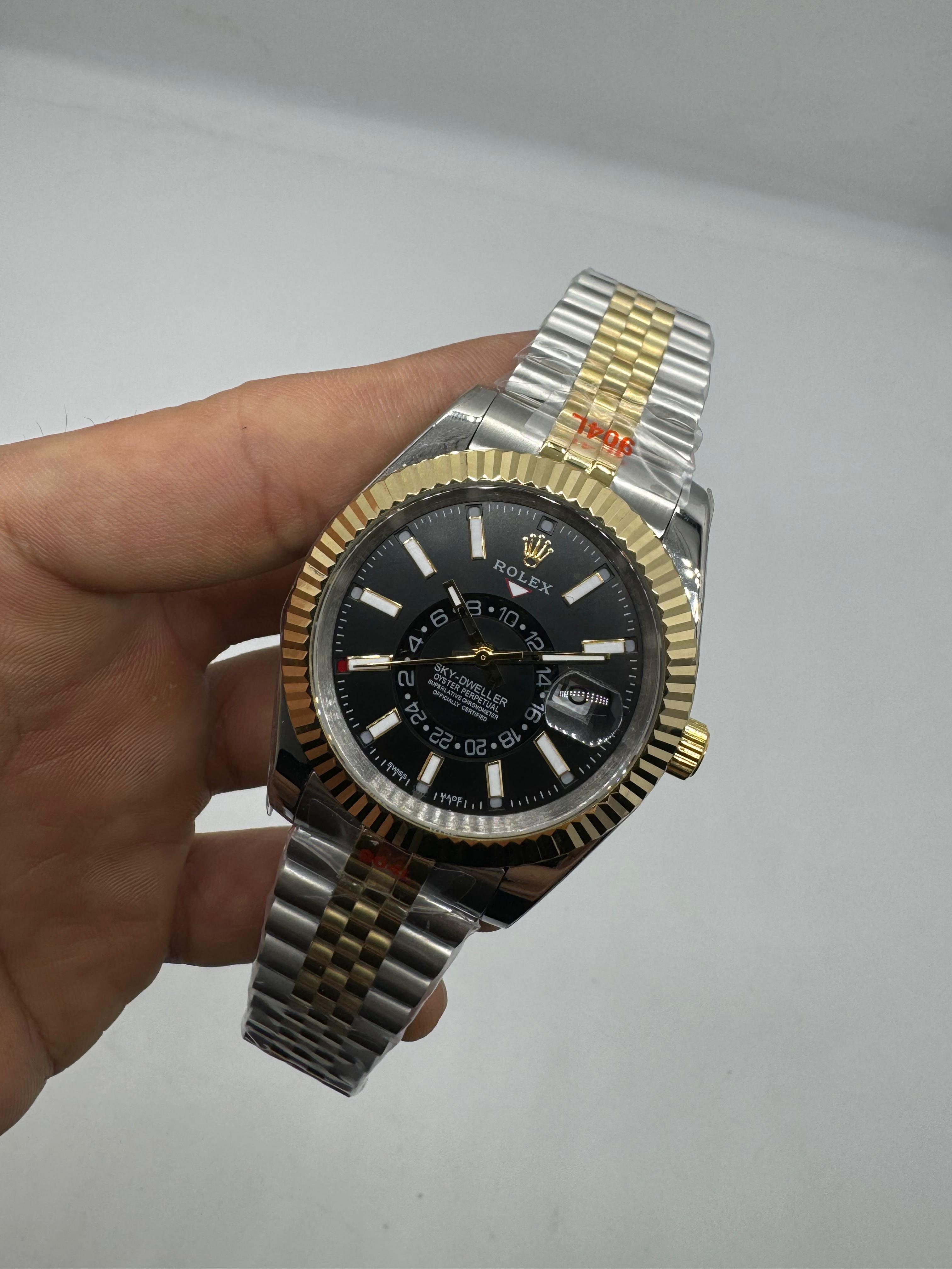 Rolex Sky-Dweller Rolesor Amarillo Esfera Black — Rolex