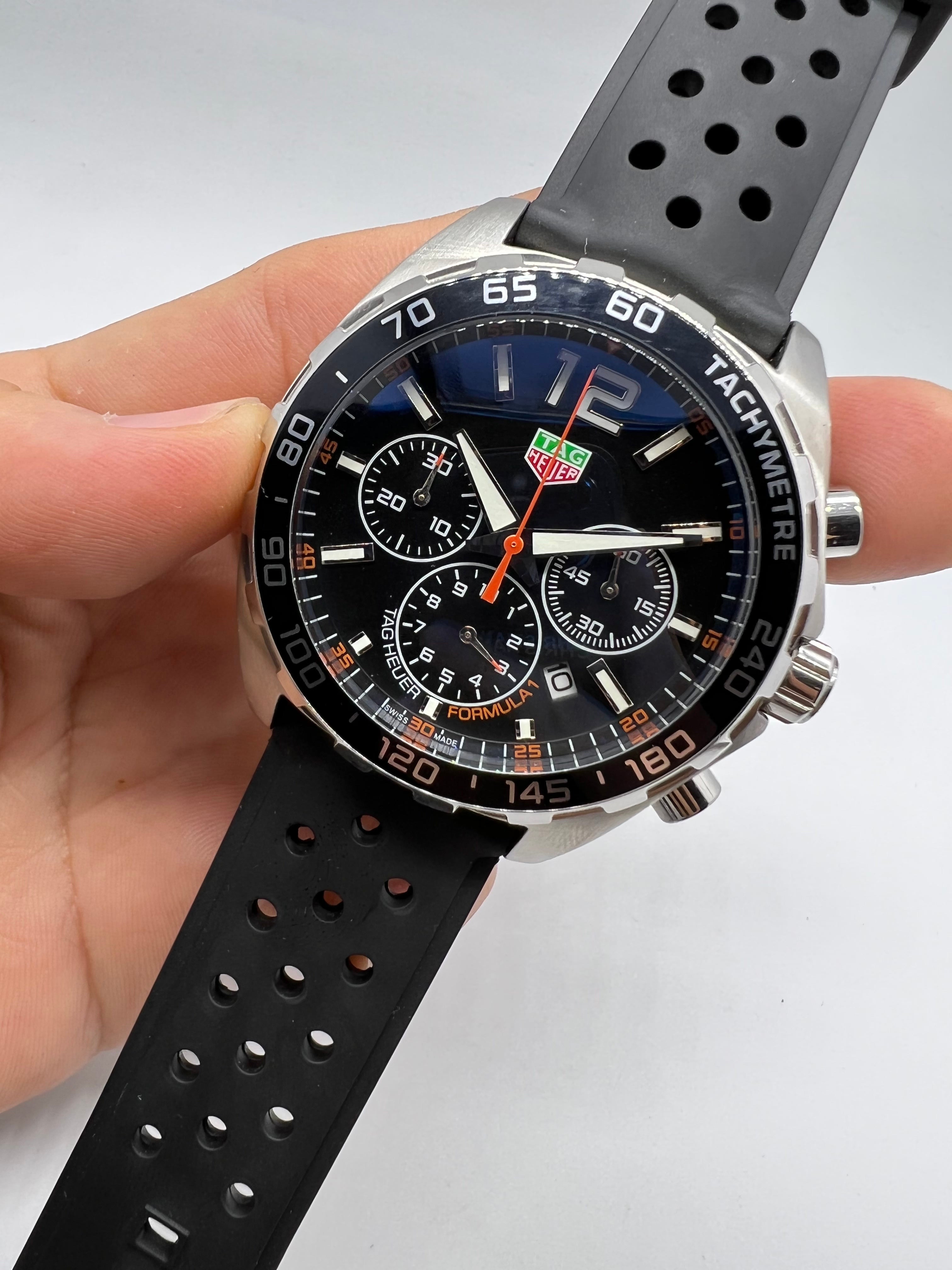 TAG Heuer Formula 1 Chronograph en negro con detalles naranjas — Tag Heuer