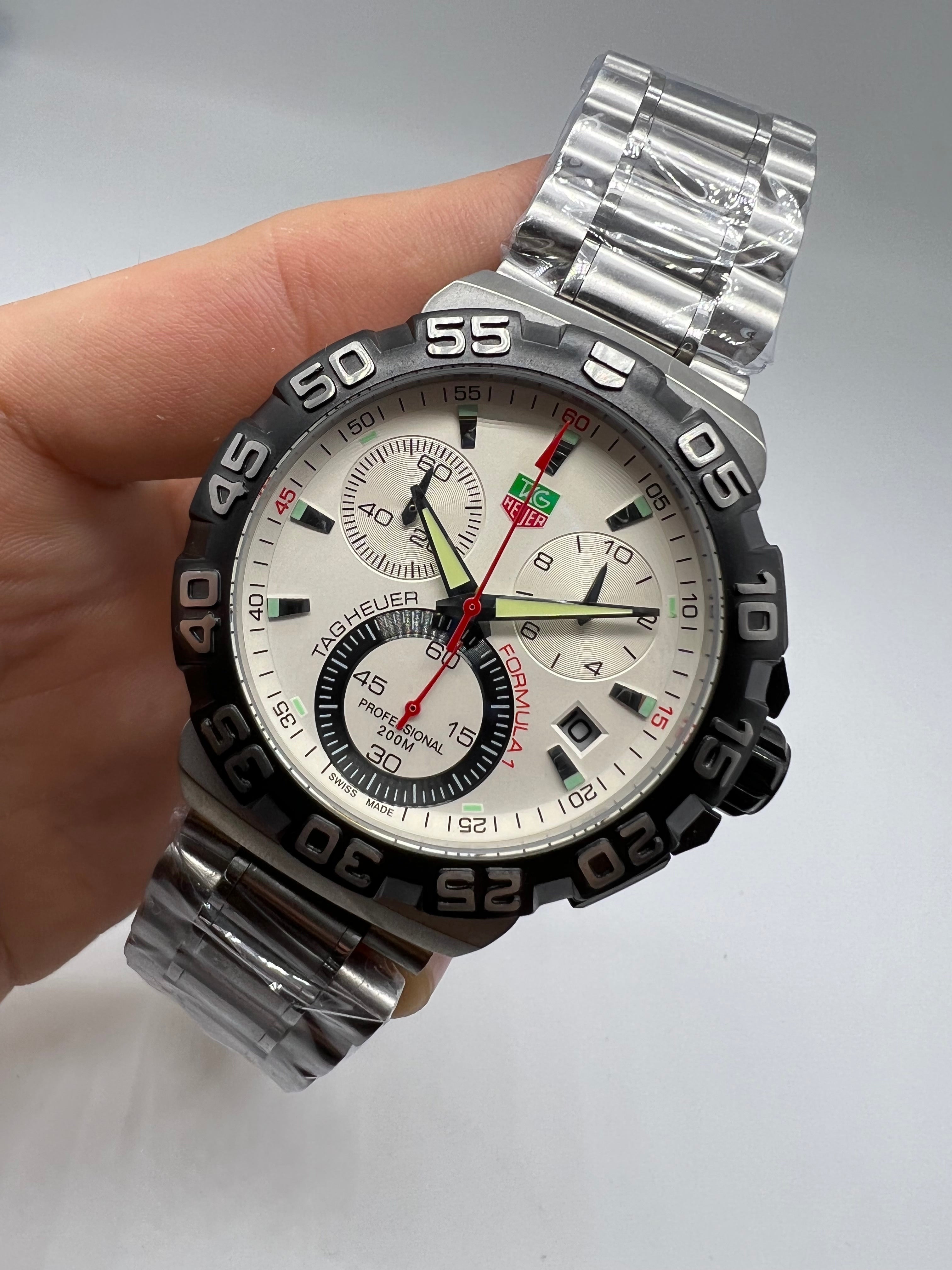 TAG Heuer Formula 1 Chronograph en blanco y negro — Tag Heuer