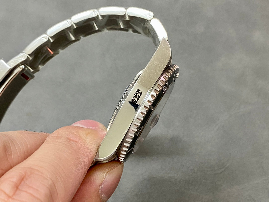 Rolex Submariner Date — Rolex
