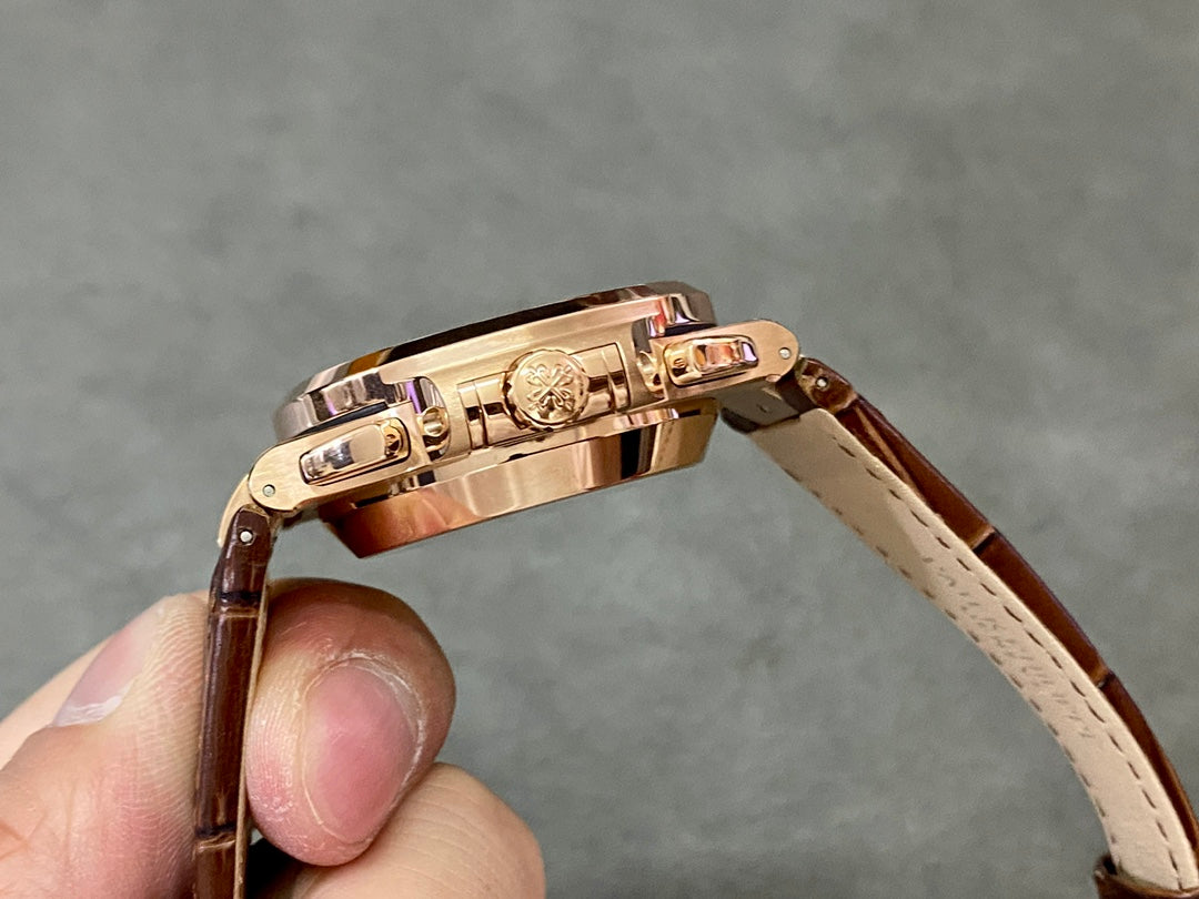 Patek Philippe Nautilus Chronograph Ref. 5980R-001 (correa de cuero) — Patek Philippe