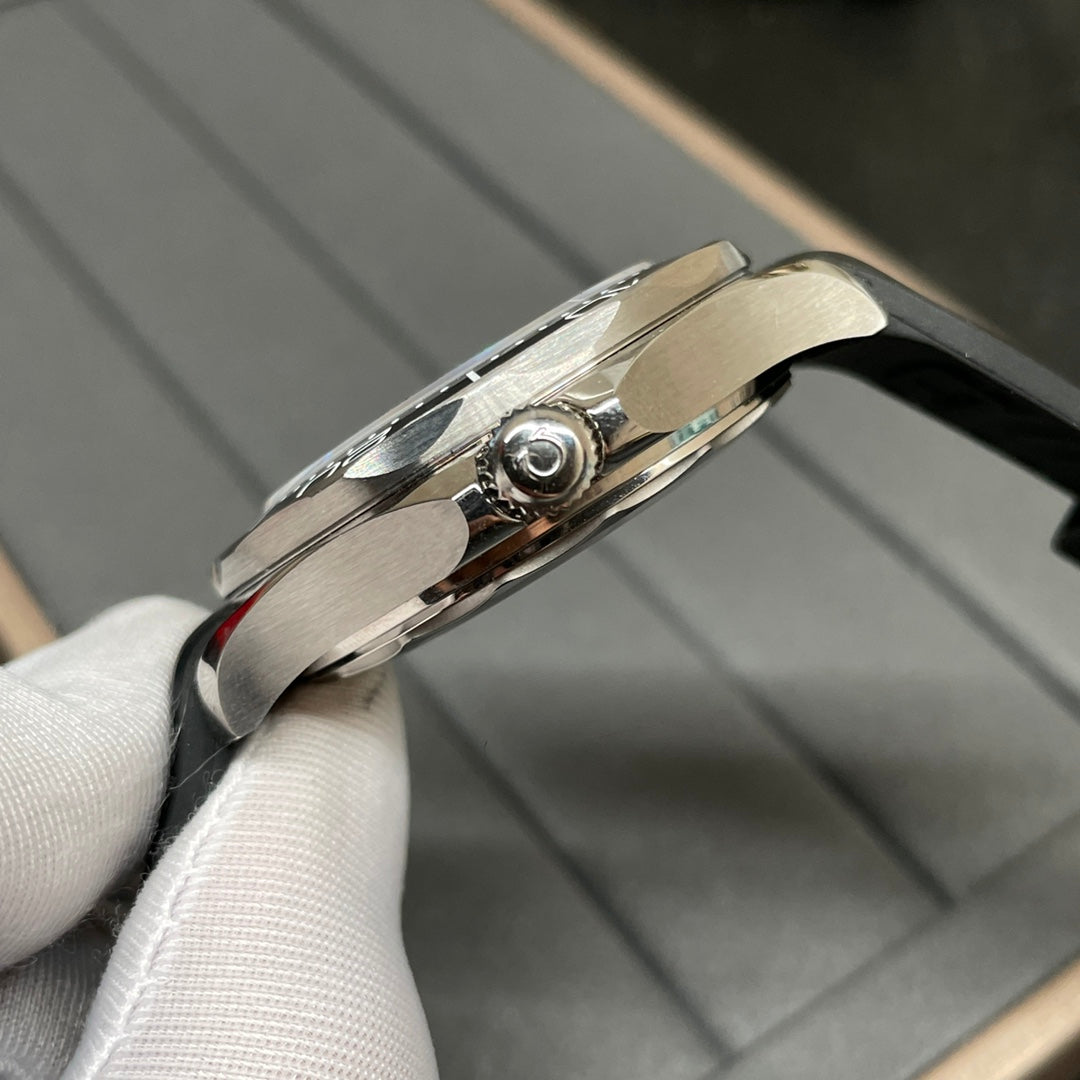 Omega Seamaster Diver 300M Co-Axial Master Chronometer Ref. 210.32.42.20.01.001 — Omega