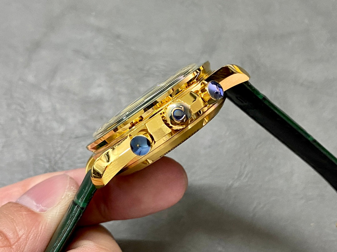 Omega Speedmaster Professional Moonwatch 18K Gold Green Dial (Edición Especial) — Omega