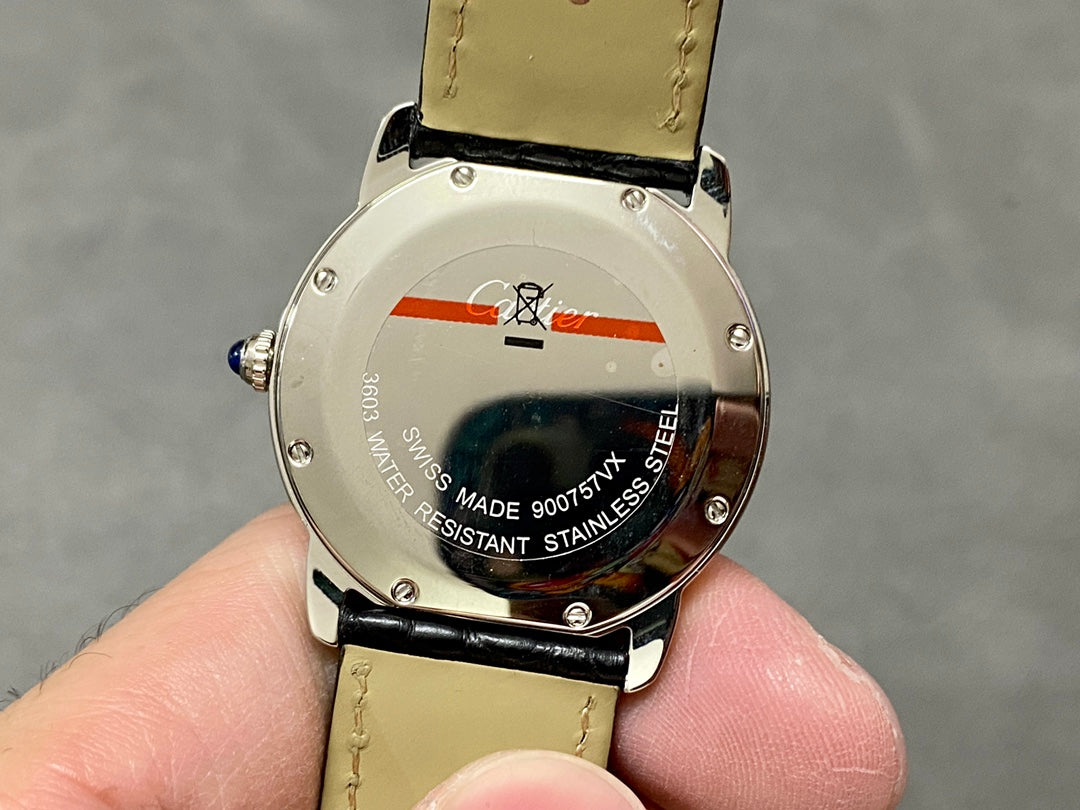 Cartier Ronde Solo (con 24 horas y fecha) — Cartier