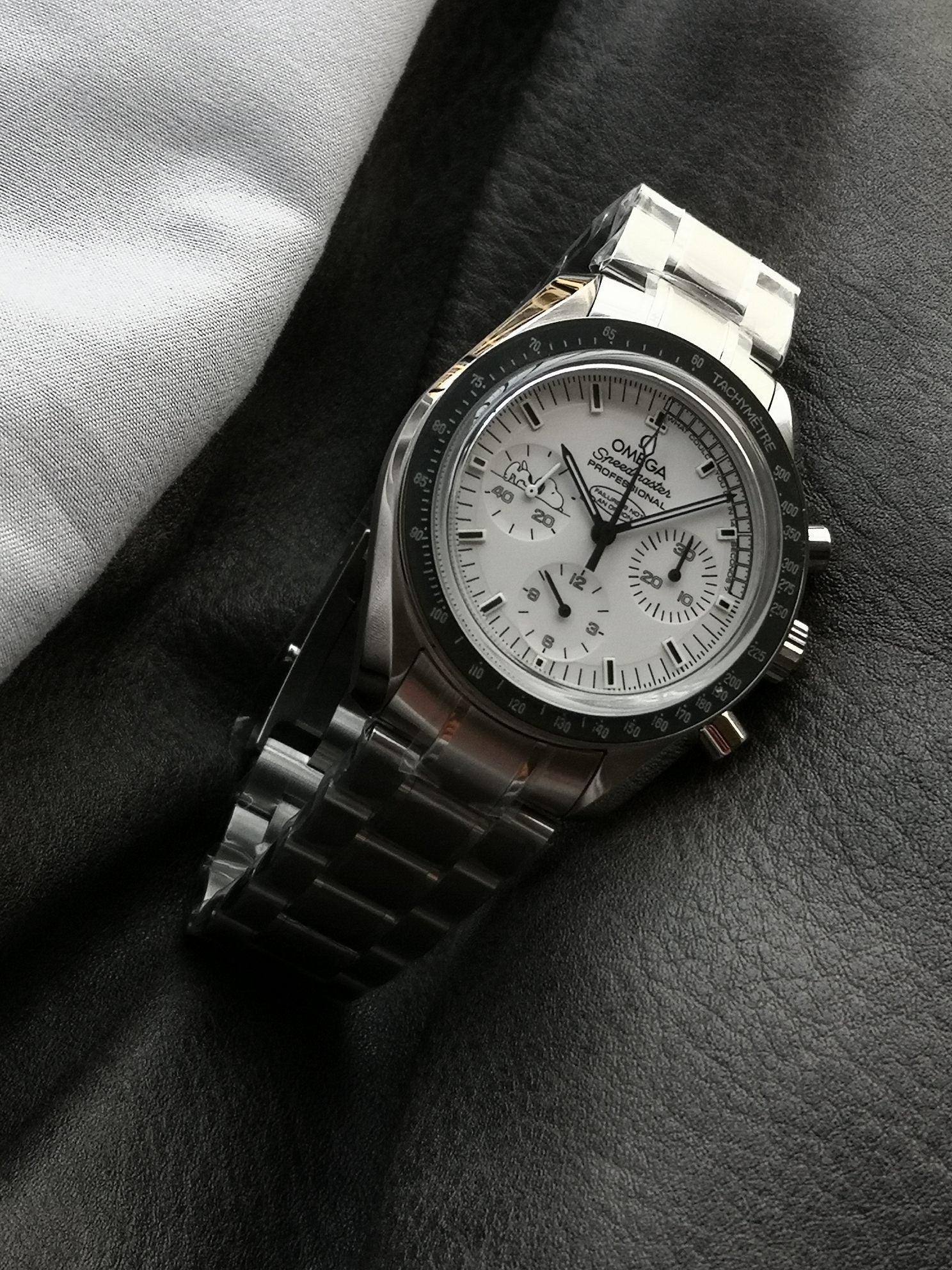 Omega Speedmaster Silver Snoopy Award 50th Anniversary — Omega
