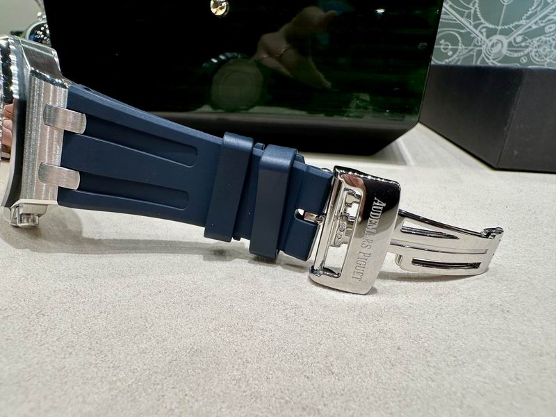 Audemars Piguet Royal Oak Offshore Chronograph – Acero con Diamantes y Esfera azul — Audemars Piguet